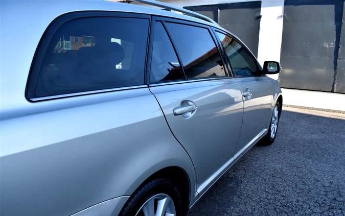 Toyota Avensis cena 18900 przebieg: 220000, rok produkcji 2006 z Elbląg małe 704